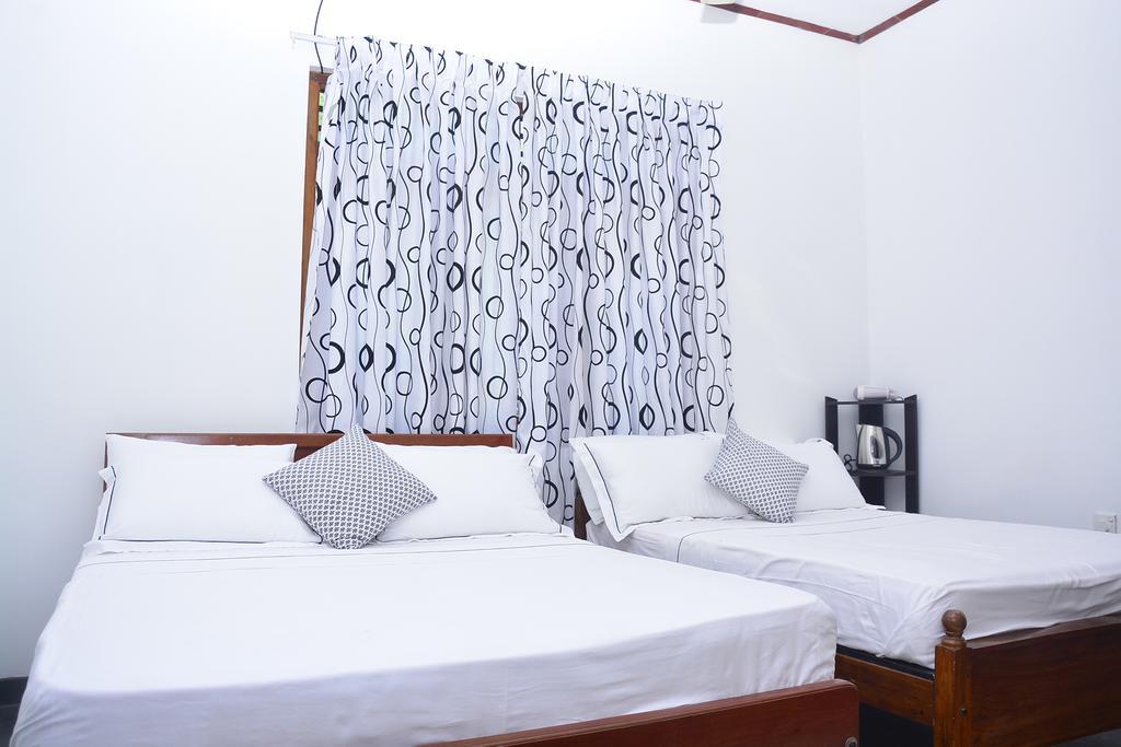 Livinginn Polonnaruwa Esterno foto
