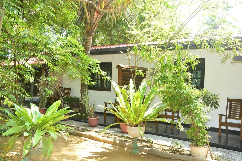 Livinginn Polonnaruwa Esterno foto