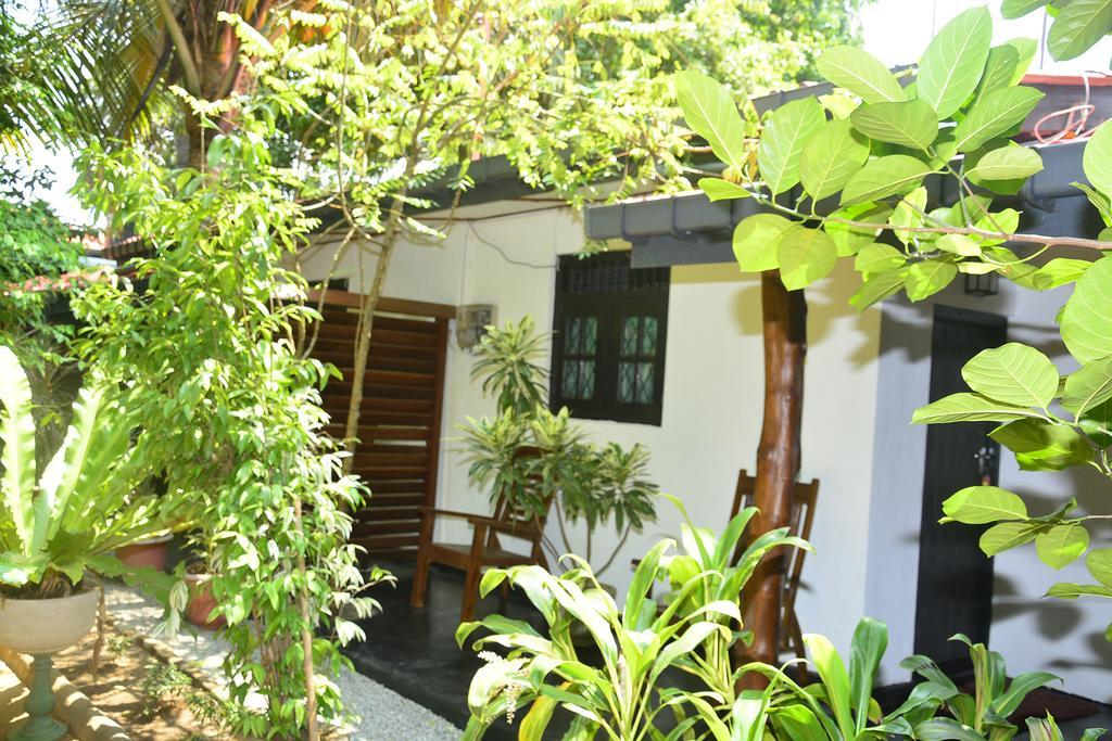 Livinginn Polonnaruwa Esterno foto