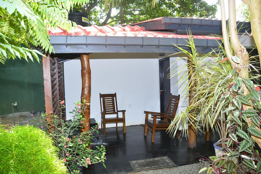 Livinginn Polonnaruwa Esterno foto