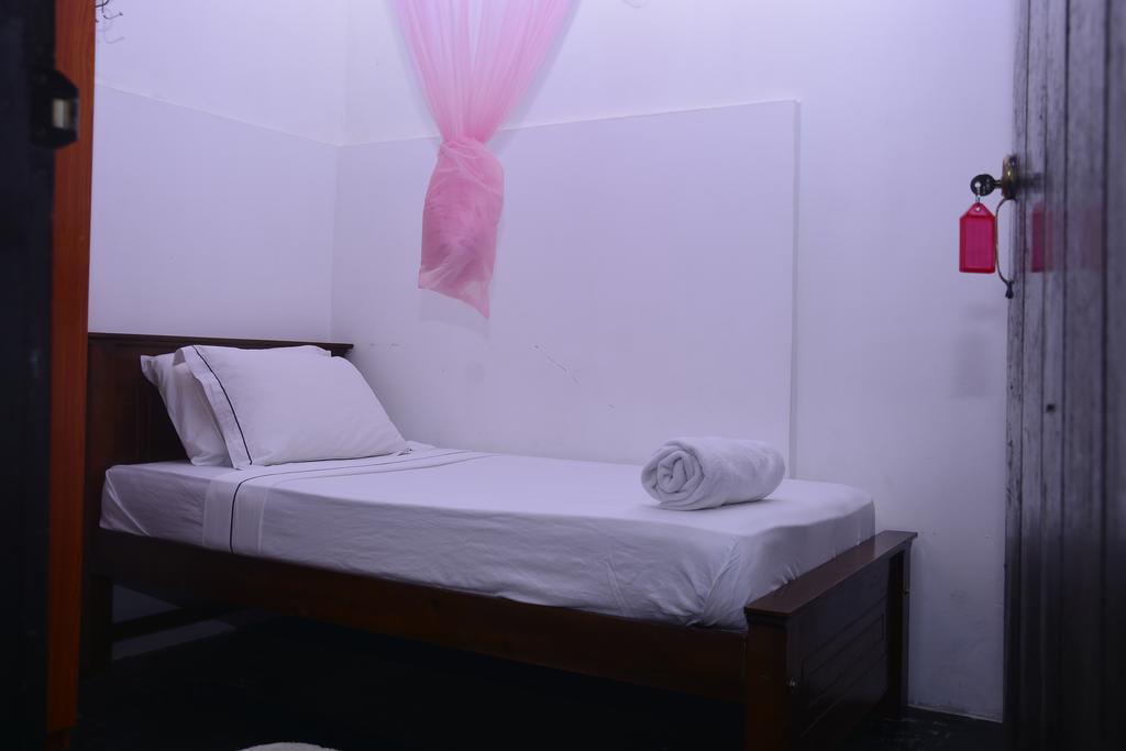 Livinginn Polonnaruwa Esterno foto