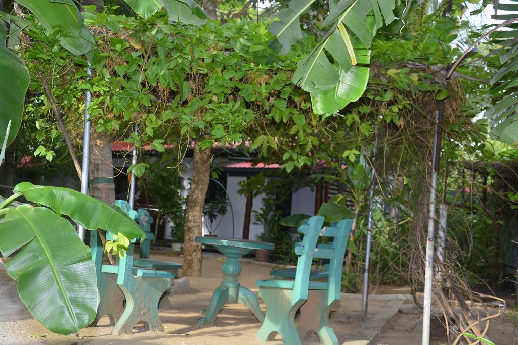 Livinginn Polonnaruwa Esterno foto